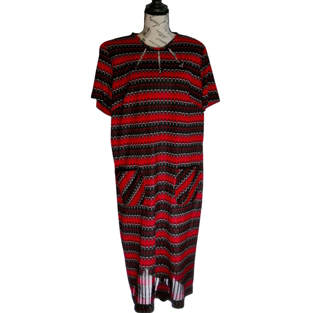 Vintage 50s 60s Red and Black Zig Zag Novelty Design Dress with Keyhole Detail